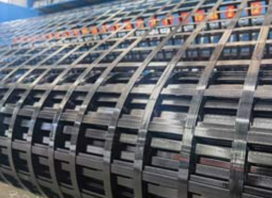 贵德钢塑土工格栅：基建“隐形脊梁”的绿色智造与长寿命进化论